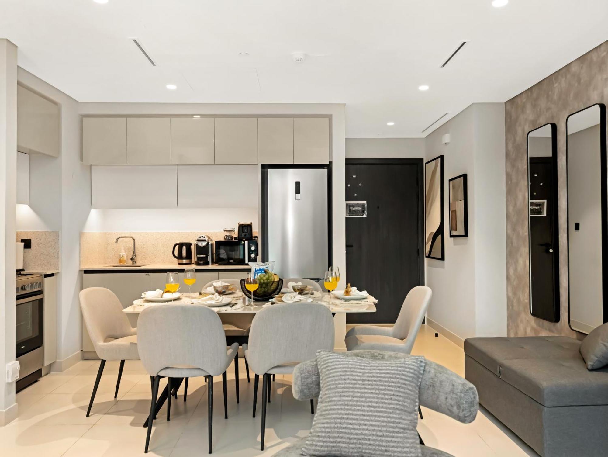 Sleek And Spacious 1 Bedroom With Private Infinity Pool In Harbour Apartment