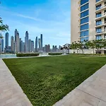 Sleek And Spacious 1 Bedroom With Private Beach Infinity Pool In Dubai Harbour