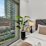 Sleek And Spacious 1 Bedroom With Private Beach Infinity Pool In Dubai Harbour