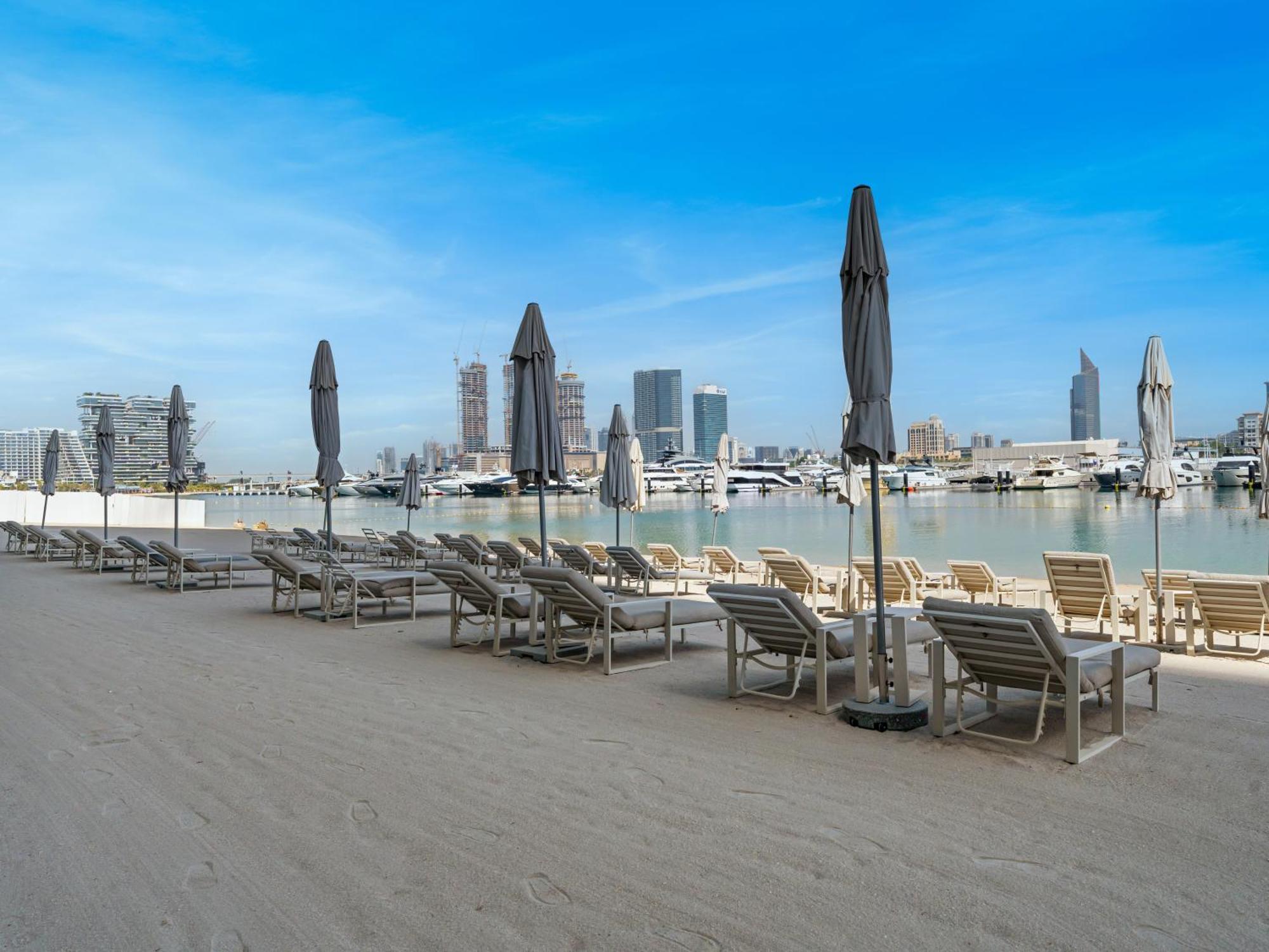 Apartment Sleek And Spacious 1 Bedroom With Private Infinity Pool In Harbour Dubai