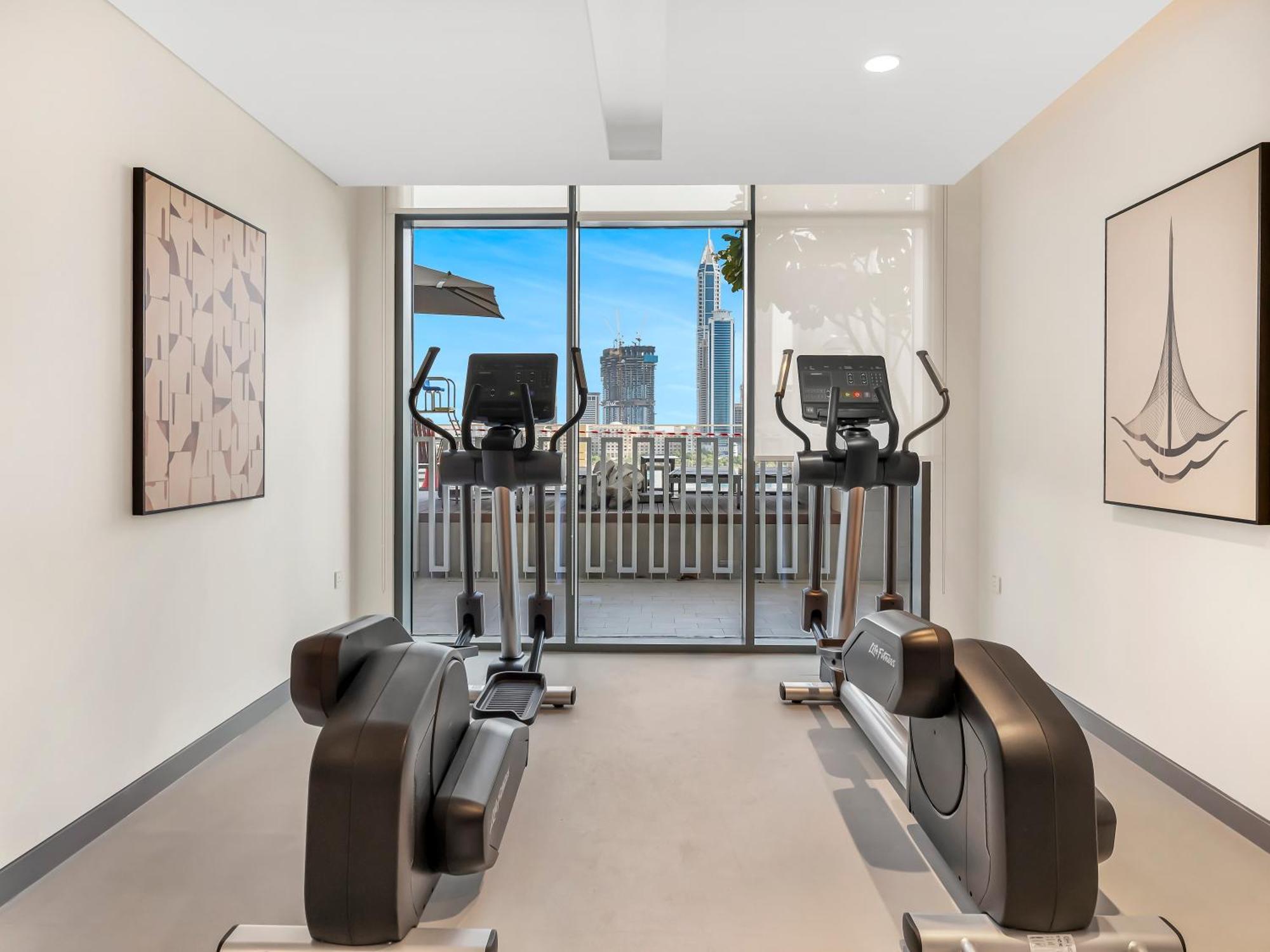 Sleek And Spacious 1 Bedroom With Private Infinity Pool In Harbour