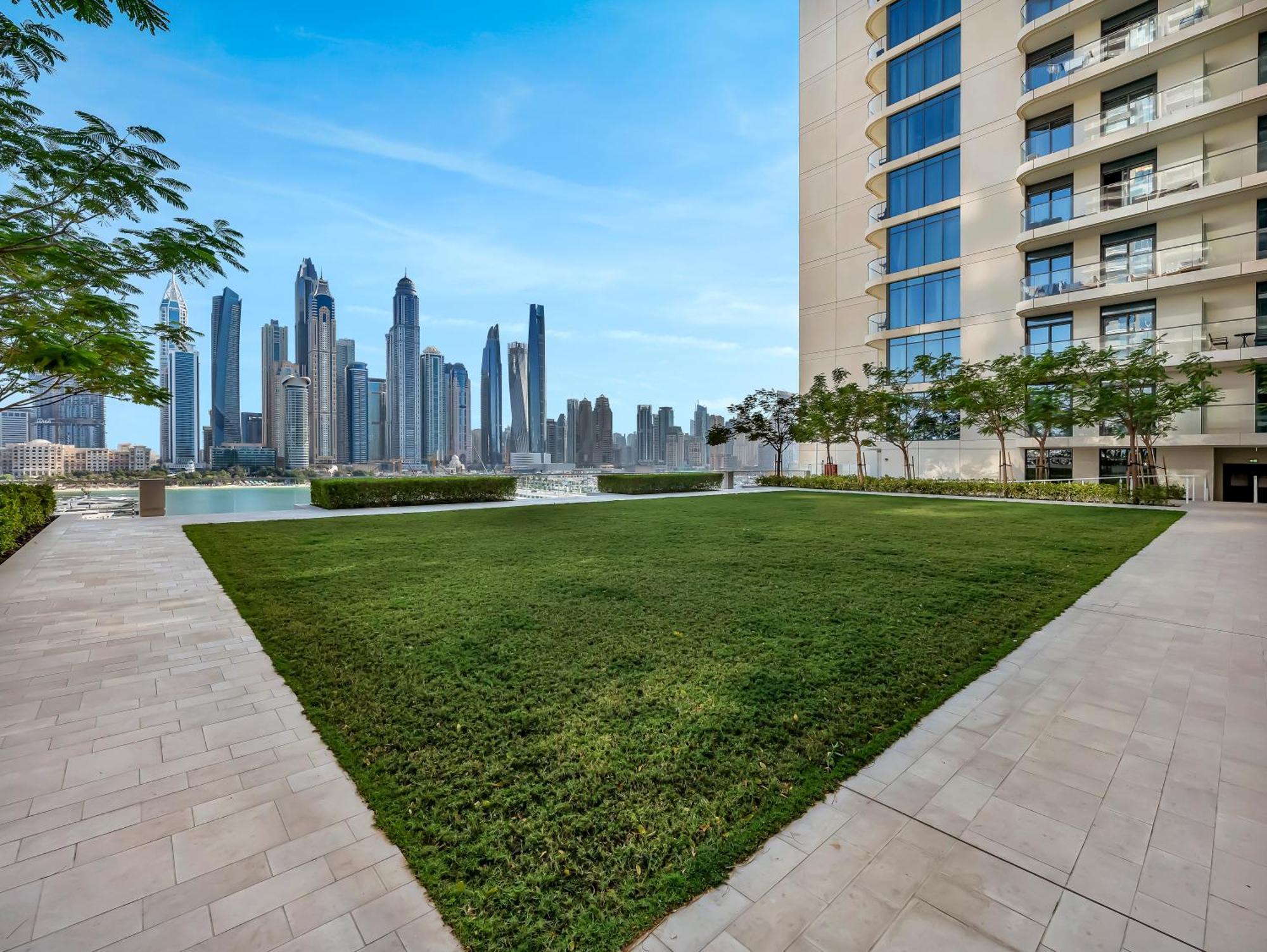 Apartment Sleek And Spacious 1 Bedroom With Private Infinity Pool In Harbour Dubai