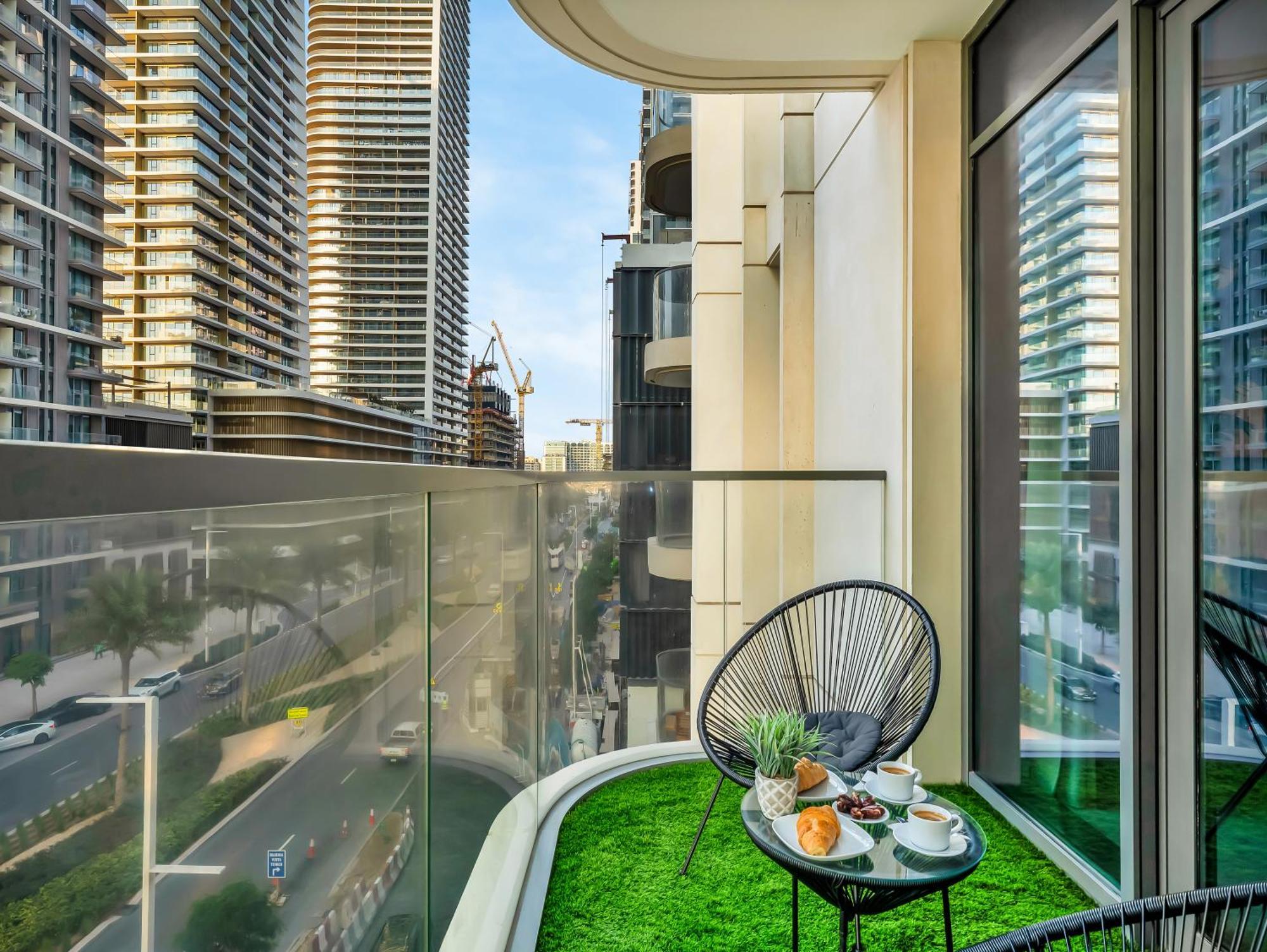 Sleek And Spacious 1 Bedroom With Private Infinity Pool In Harbour Apartment *