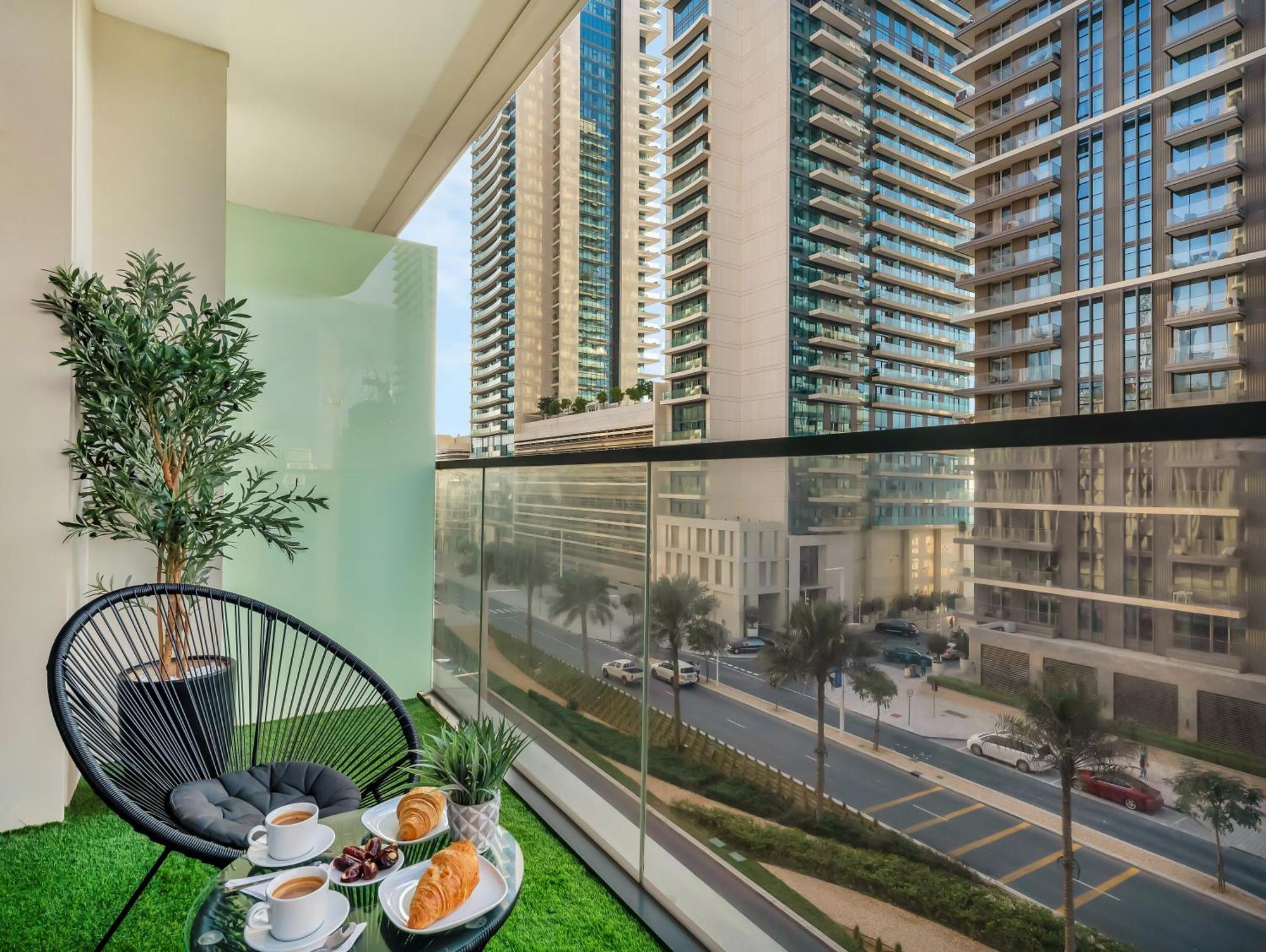 Sleek And Spacious 1 Bedroom With Private Infinity Pool In Harbour Apartment *