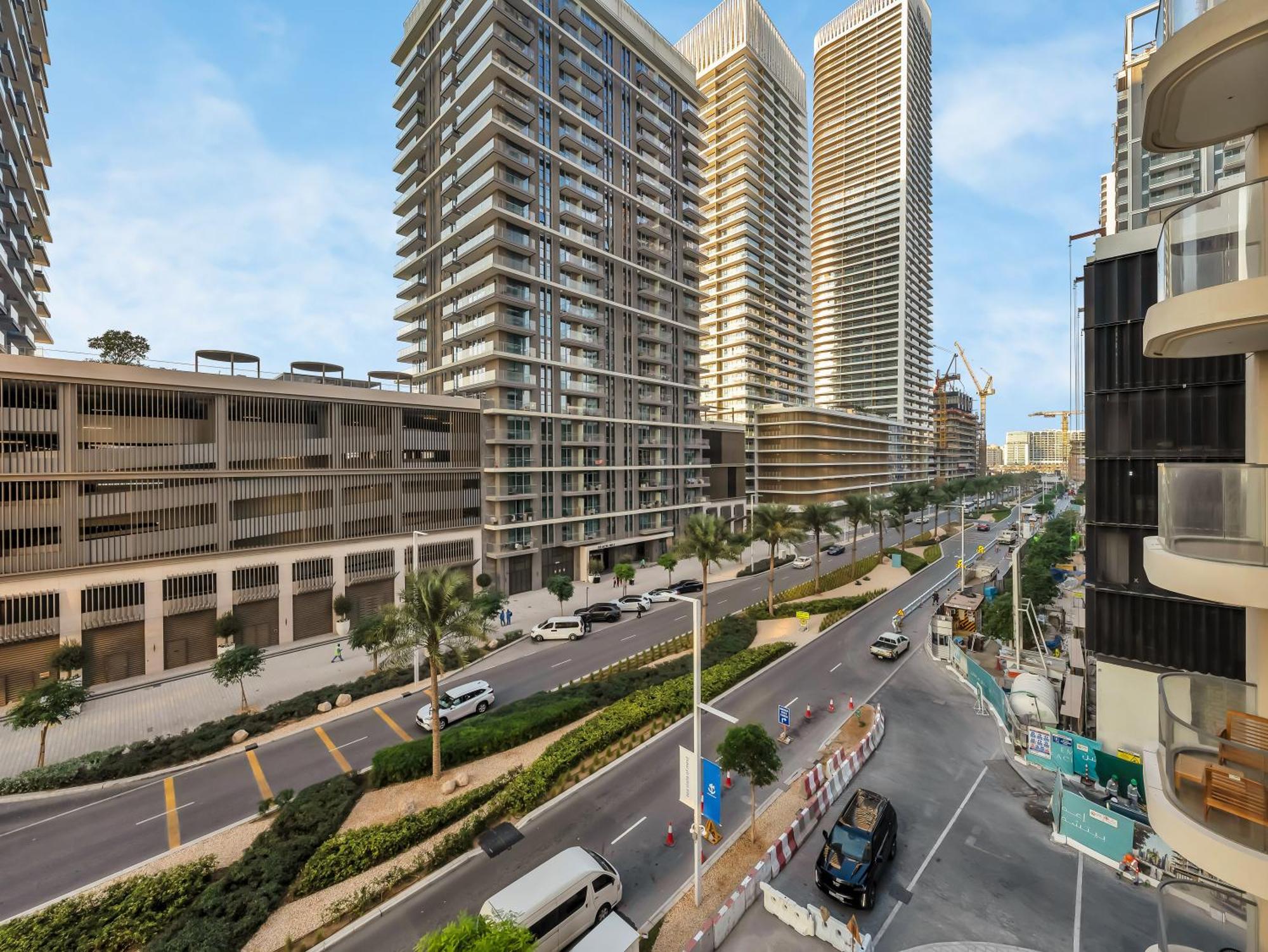 Apartment Sleek And Spacious 1 Bedroom With Private Infinity Pool In Harbour Dubai