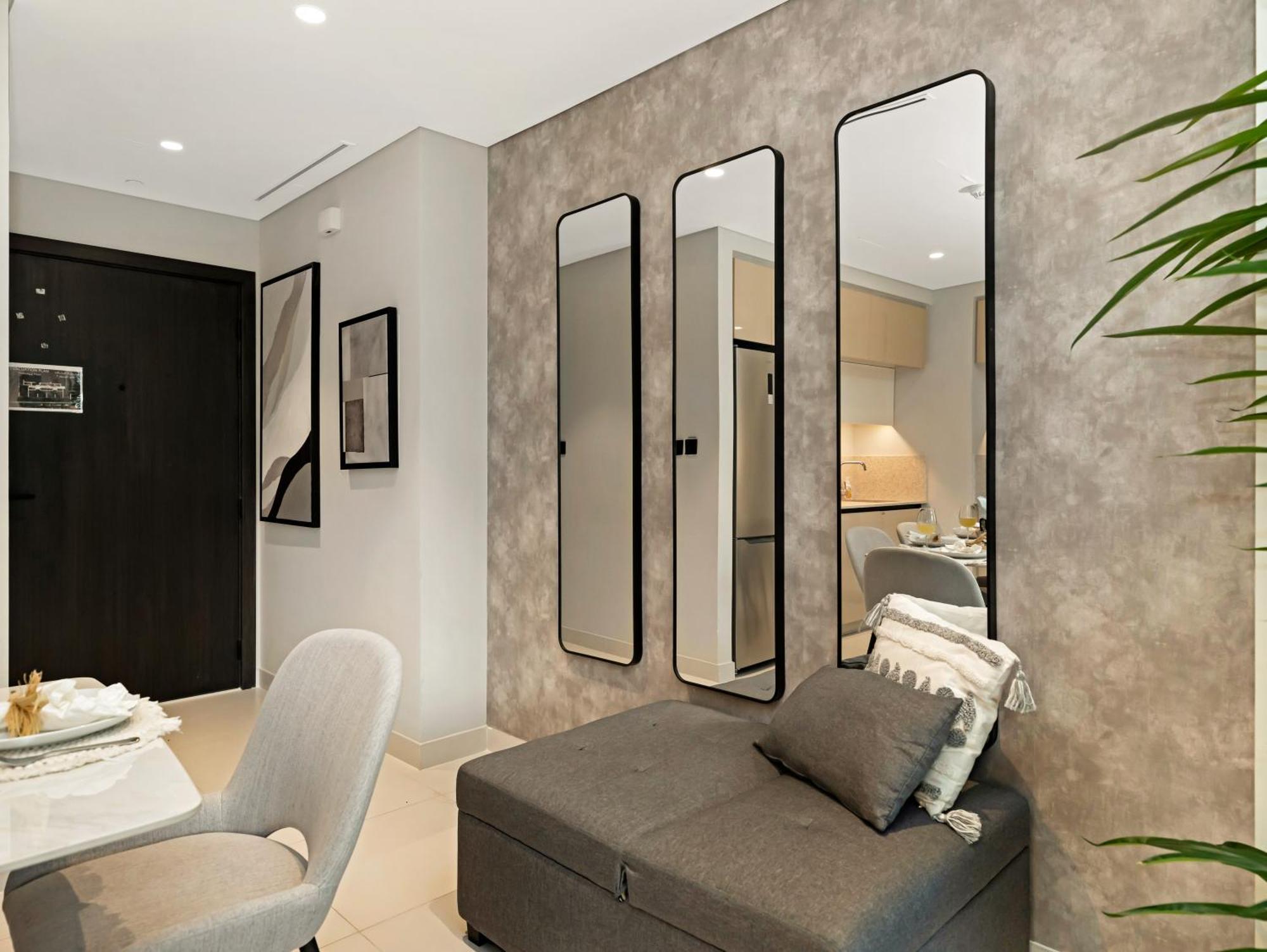 Sleek And Spacious 1 Bedroom With Private Infinity Pool In Harbour Dubai