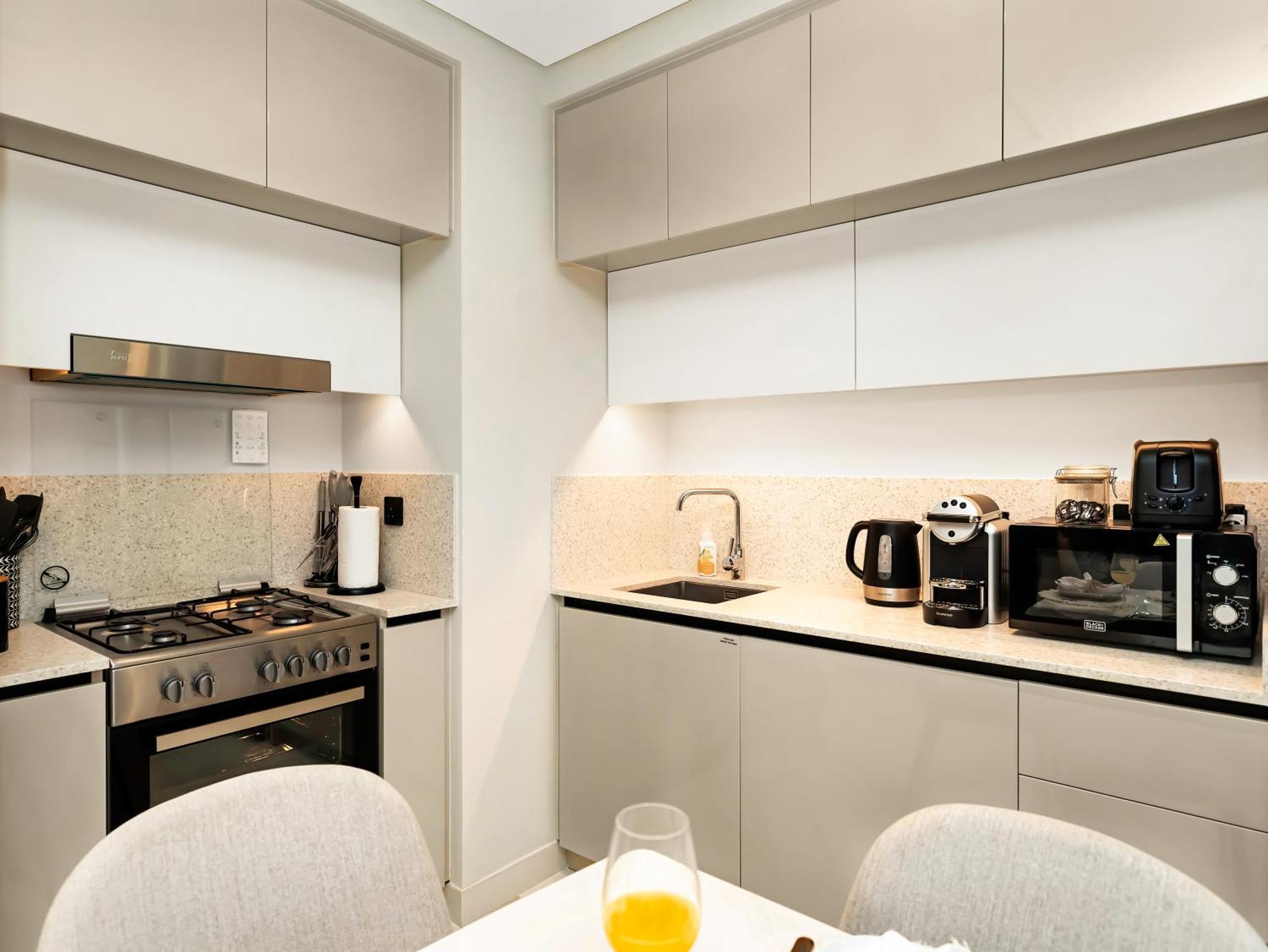 Sleek And Spacious 1 Bedroom With Private Infinity Pool In Harbour Dubai