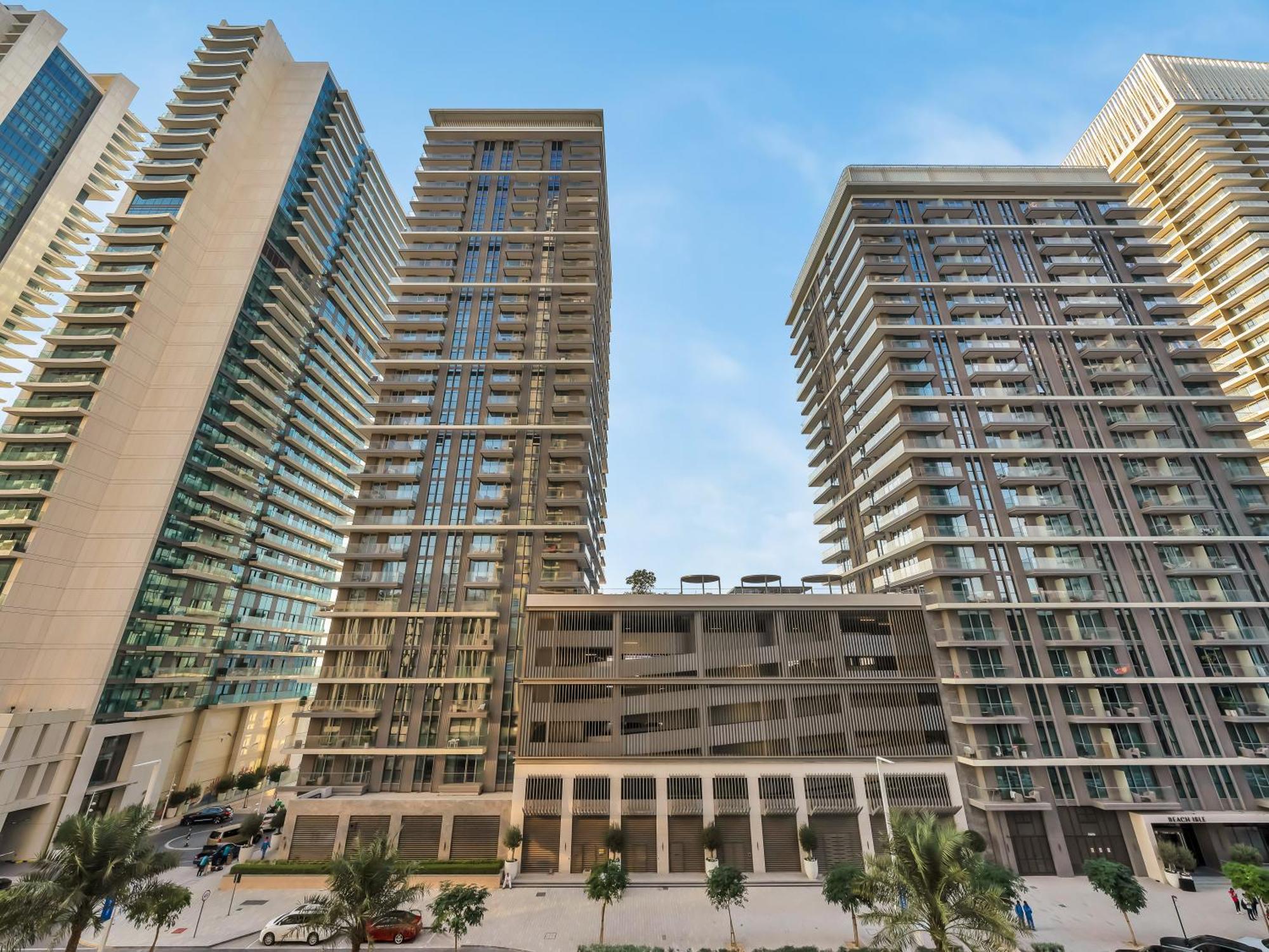 Sleek And Spacious 1 Bedroom With Private Infinity Pool In Harbour Apartment *